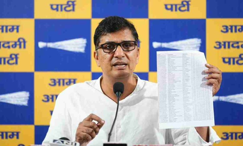 दवा घोटाले को लेकर प्रेस कॉन्फ्रेंस में सौरभ भारद्वाज