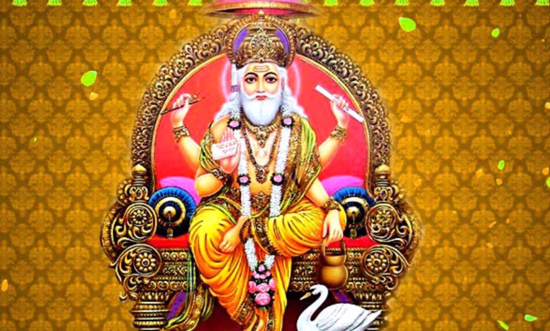 भगवान विश्वकर्मा की प्रतिमा और पूजा करते श्रद्धालु