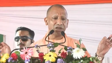 CM योगी आदित्यनाथ यूपी में 1 लाख सरकारी नौकरियों के अभियान की घोषणा करते हुए