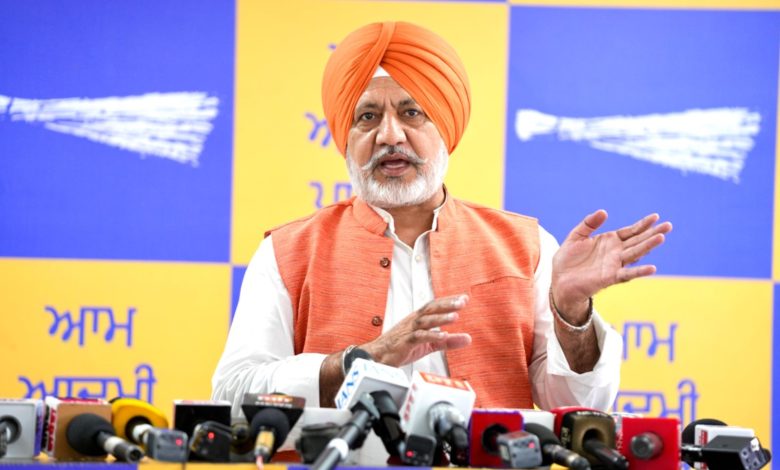 बलतेज पन्नू: एसजीपीसी प्रधान हरजिंदर सिंह धामी मीडिया का सामना करें और सिख संगत द्वारा उठाए गए सवालों का जवाब दें