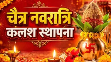 शारदीय नवरात्रि 2026 में कलश स्थापना के लिए सजा पूजा स्थल, कलश, नारियल और आम के पत्ते।