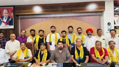 जैतो हलके में रोमाना परिवार को आम आदमी पार्टी में शामिल करवाते विधायक अमोलक सिंह