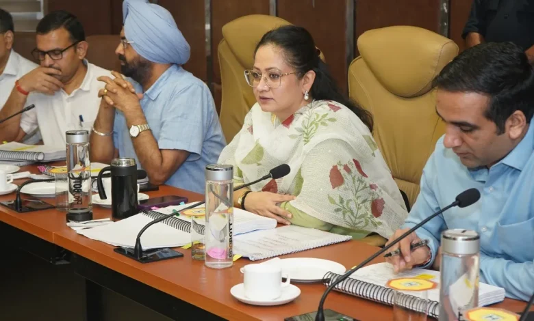 हरियाणा की स्वास्थ्य मंत्री आरती सिंह राव ने नूंह जिले के 8 गांवों में नए उप-स्वास्थ्य केंद्र खोलने की मंजूरी की जानकारी दी।