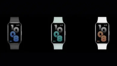 Samsung Galaxy Fit 4 फिटनेस बैंड के लीक रेंडर्स में ब्लैक, व्हाइट और लाइट ब्लू कलर ऑप्शन।