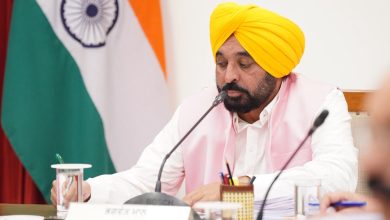 दिल्ली एयरपोर्ट के अधिकारियों ने ऊपर से दबाव का हवाला देकर मुझे 2 घंटे तक रोककर रखा: मुख्यमंत्री भगवंत सिंह मान 4 दिल्ली एयरपोर्ट के अधिकारियों ने ऊपर से दबाव का हवाला देकर मुझे 2 घंटे तक रोककर रखा: मुख्यमंत्री भगवंत सिंह मान