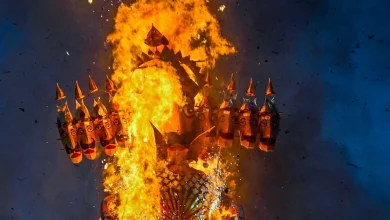 दशहरा 2026: दशहरा पर शस्त्र पूजा क्यों की जाती है? जानें महत्व और शुभ मुहूर्त 5 दशहरा 2026 पर शस्त्र पूजा करते श्रद्धालु
