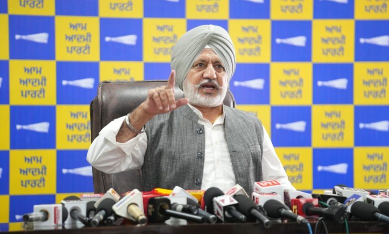 अमरजीत चावला पर 8 महीने सराय में शोषण का आरोप, लाखों रुपये की धोखाधड़ी पर एसजीपीसी और सुखबीर बादल की चुप्पी बड़े सवाल खड़े करती है: बलतेज पन्नू
