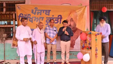 श्याम चौरासी के सरकारी स्कूल में अभिभावक-शिक्षक बैठक में शामिल कैबिनेट मंत्री रवजोत सिंह।