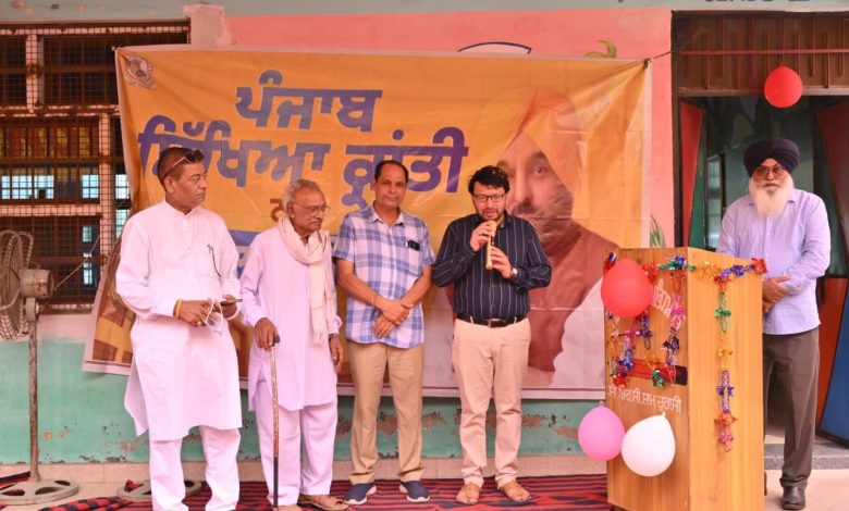श्याम चौरासी के सरकारी स्कूल में अभिभावक-शिक्षक बैठक में शामिल कैबिनेट मंत्री रवजोत सिंह।