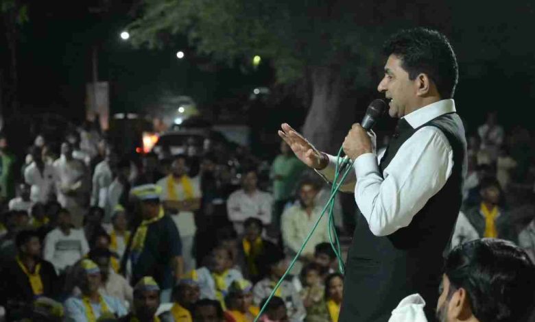 बोरीज में किसानों के साथ इसुदान गढ़वी का जन संवाद