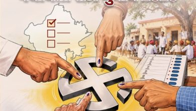राजस्थान पंचायतीराज चुनाव के लिए मतदान केंद्र पर मतदाता