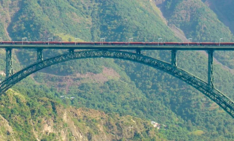 चिनाब ब्रिज पर 100 किमी/घंटा की रफ्तार से वंदे भारत एक्सप्रेस